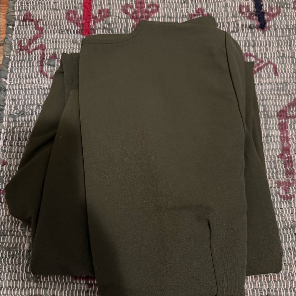 Women’s medical scrubs! Olive green